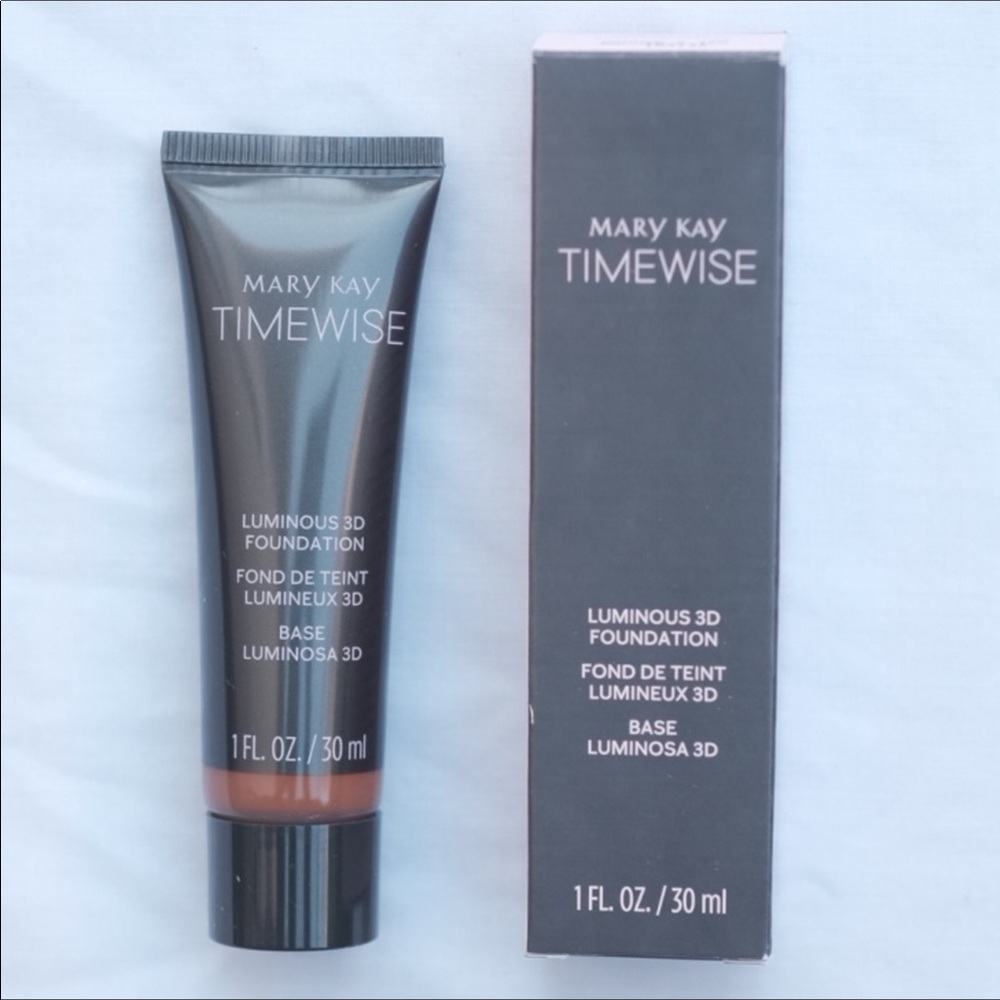 Mary Kay Luminous 3D foundation, new in box